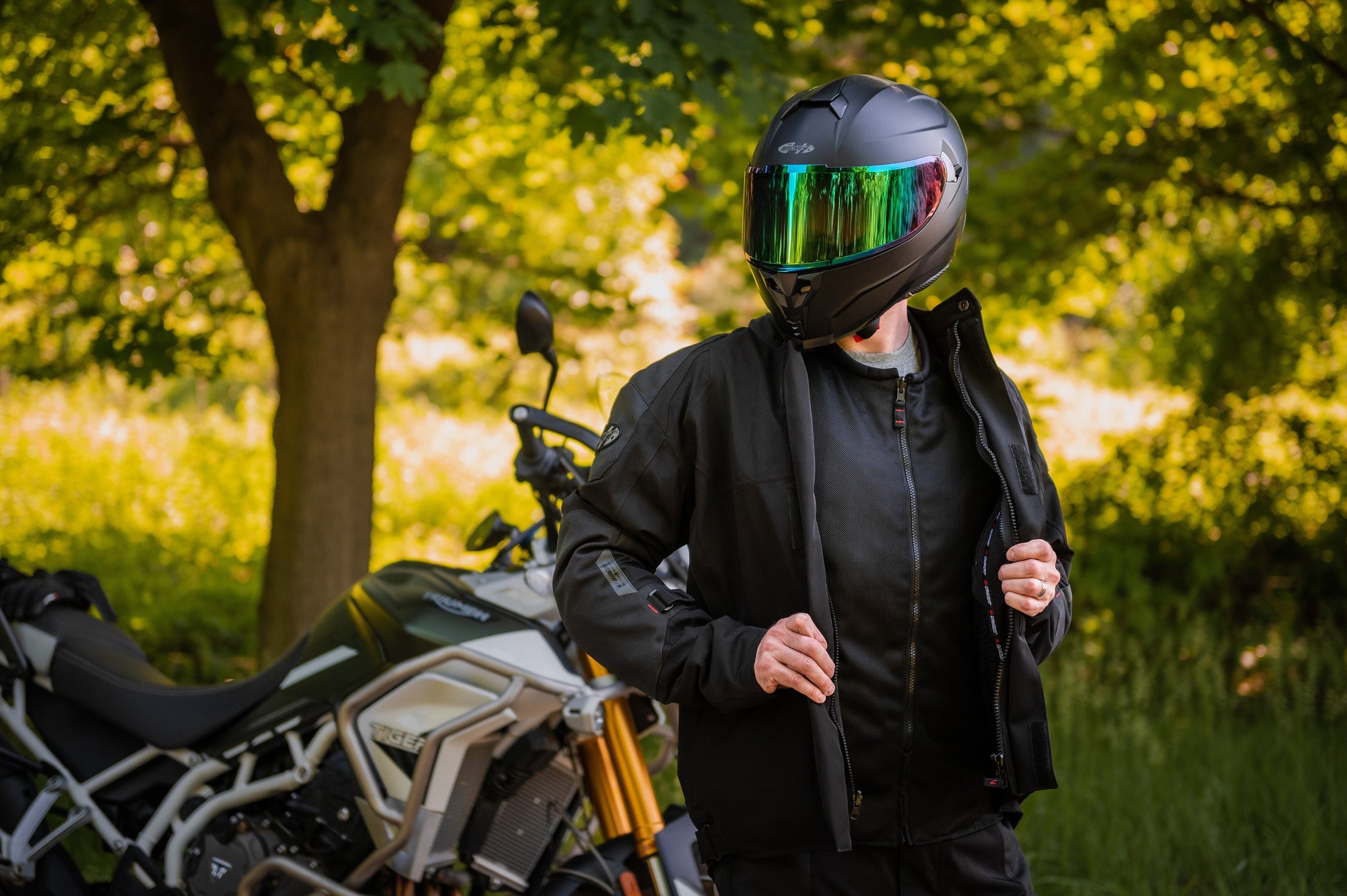 5 Features Every Canadian Rider Should Look For In A Motorcycle Jacket